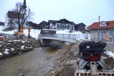 Die neue Brücke in Gaden ist so gut wie fertig. Im gemeindlichen Haushalt ist dafür eine Summe in Höhe von 130 200 Euro eingestellt. (Foto: H. Eder)